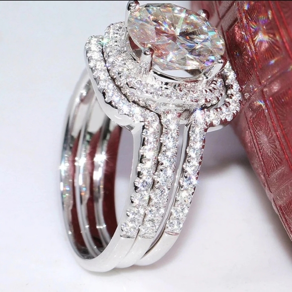 Brilliant 3 Piece Engagement Ring - Picture 3 of 7
